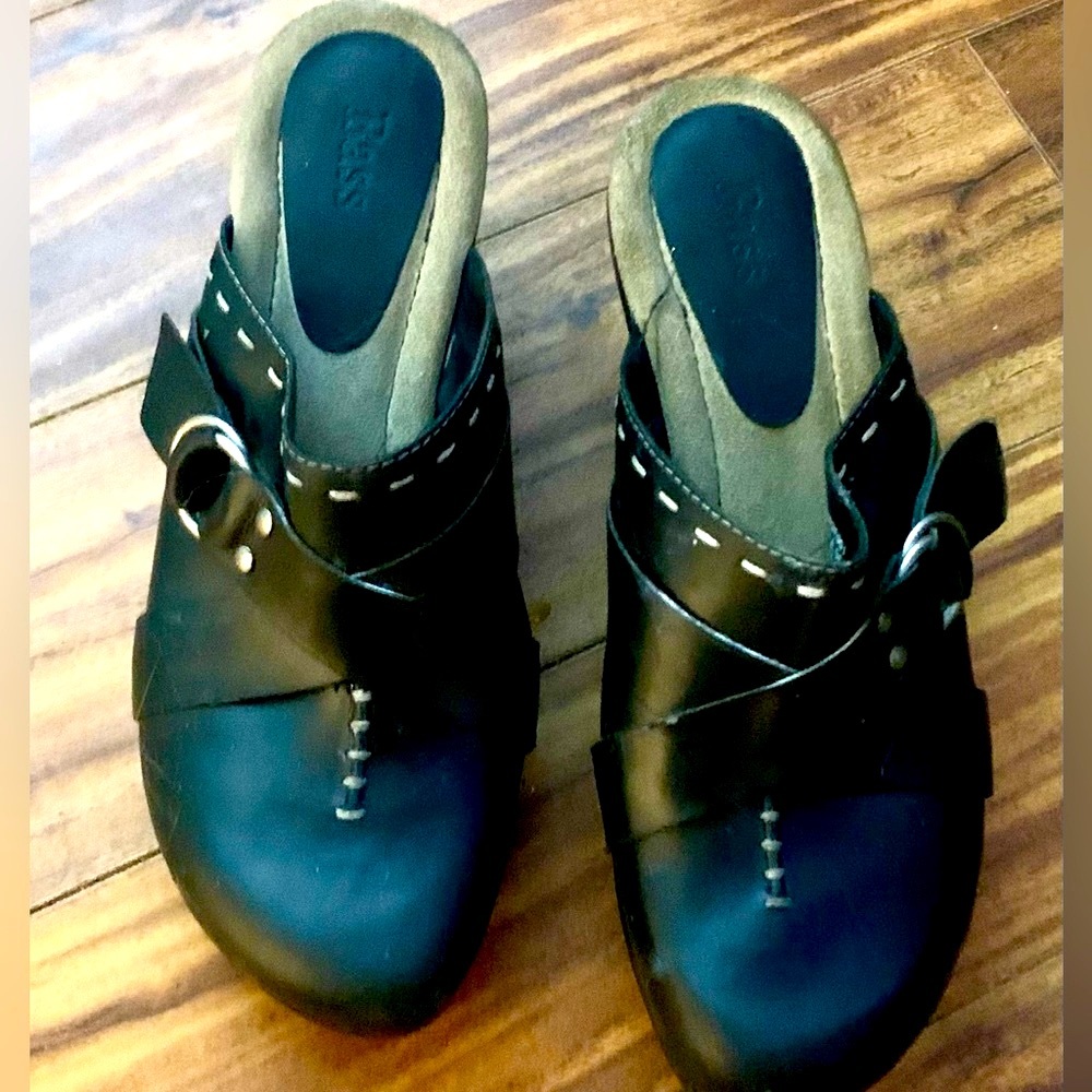 BASS Black Leather Mules Clogs Size 8